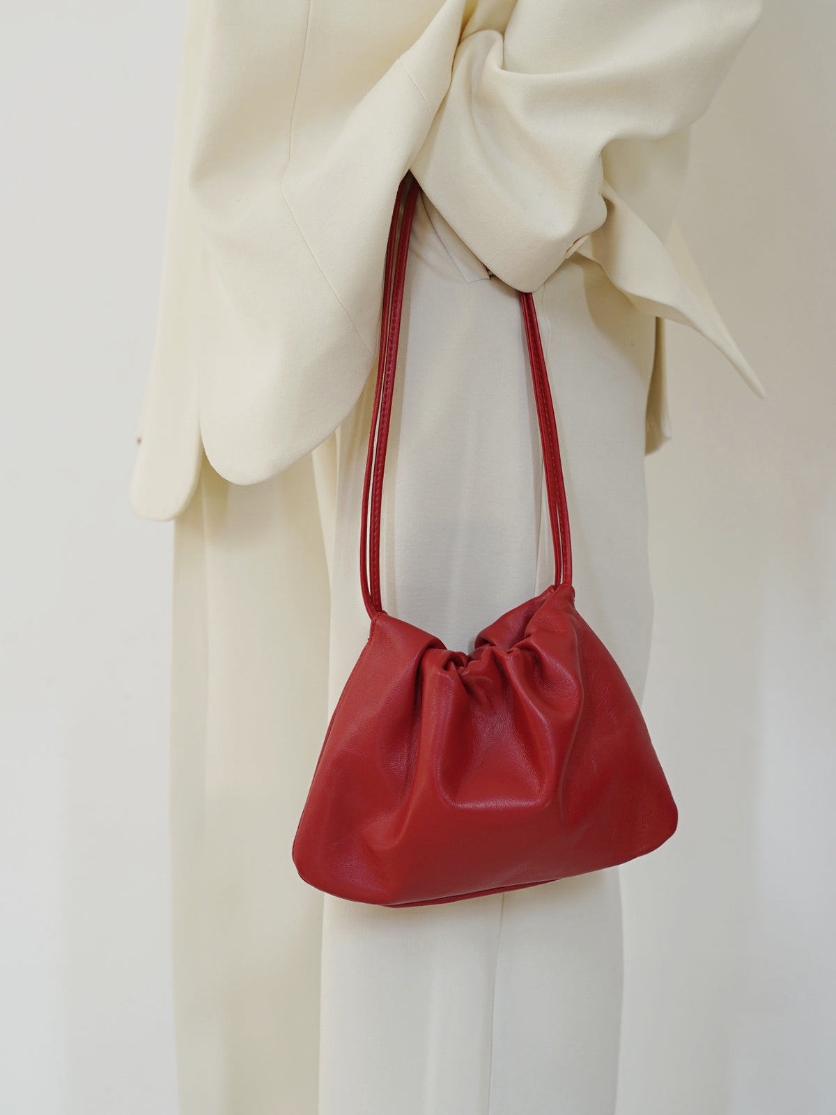 Küçük Kordonlu Pileli Bulut Çantası Kırmızı