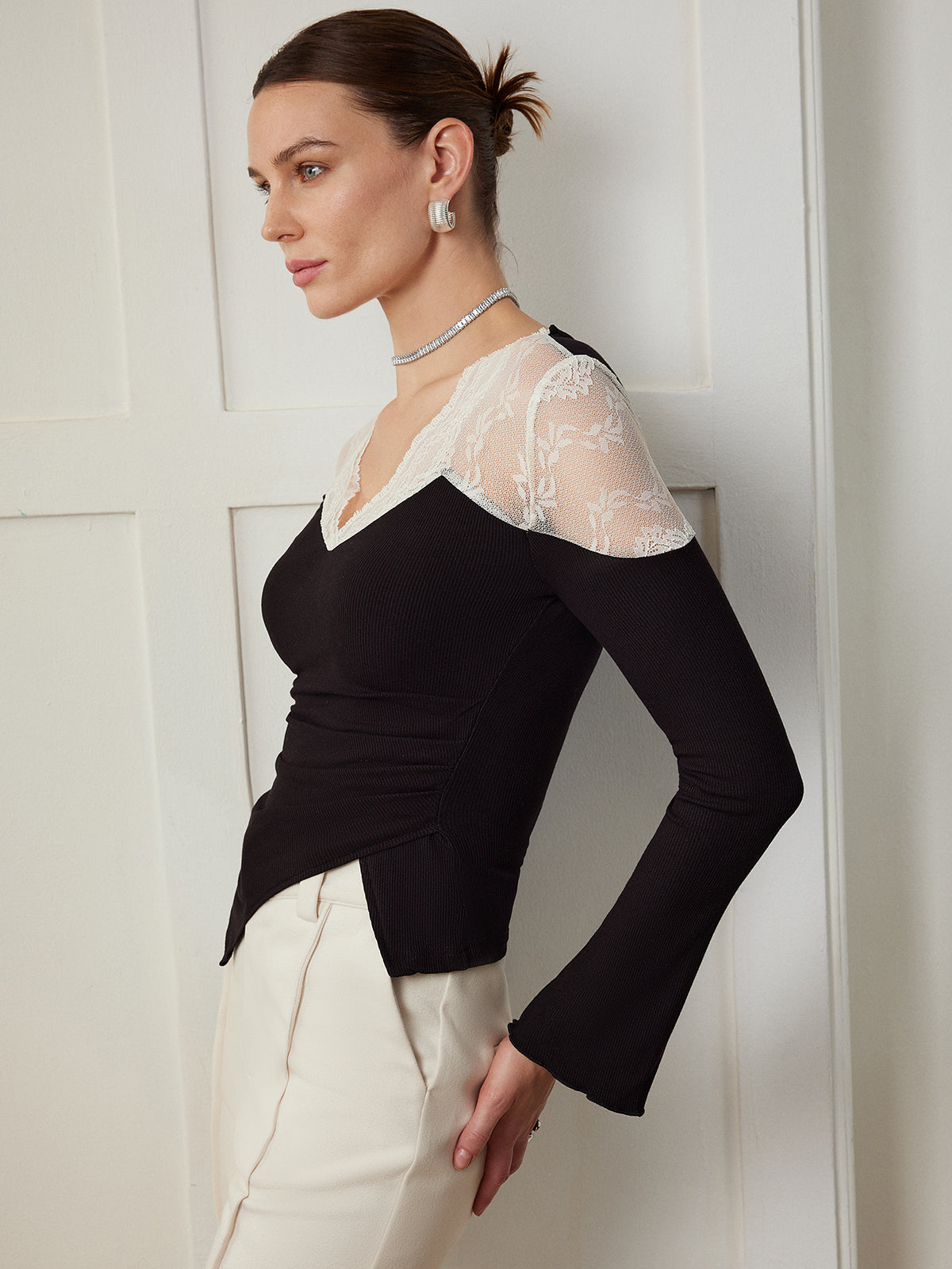 Asimetrik Dantel Panelli Uzun Kollu Bluz Siyah