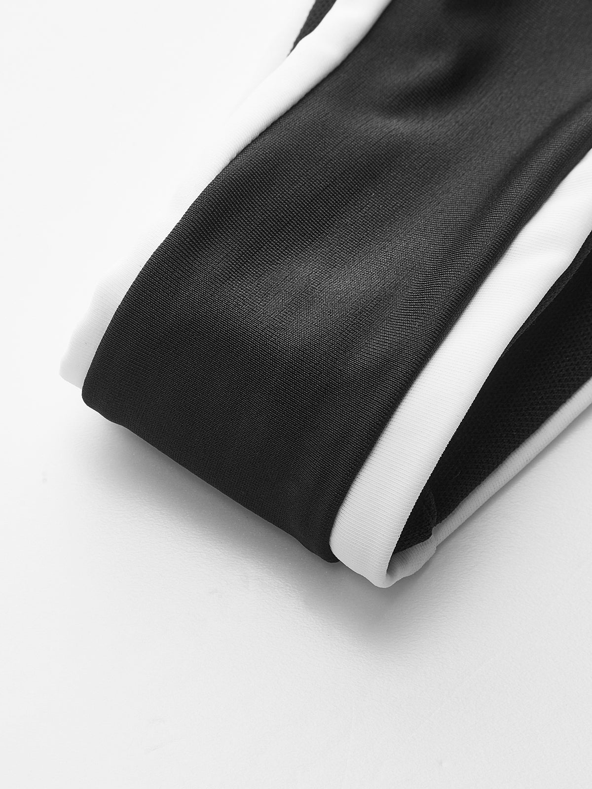 Kontrast Süslemeli Kesik Bikini Takımı Siyah Beyaz