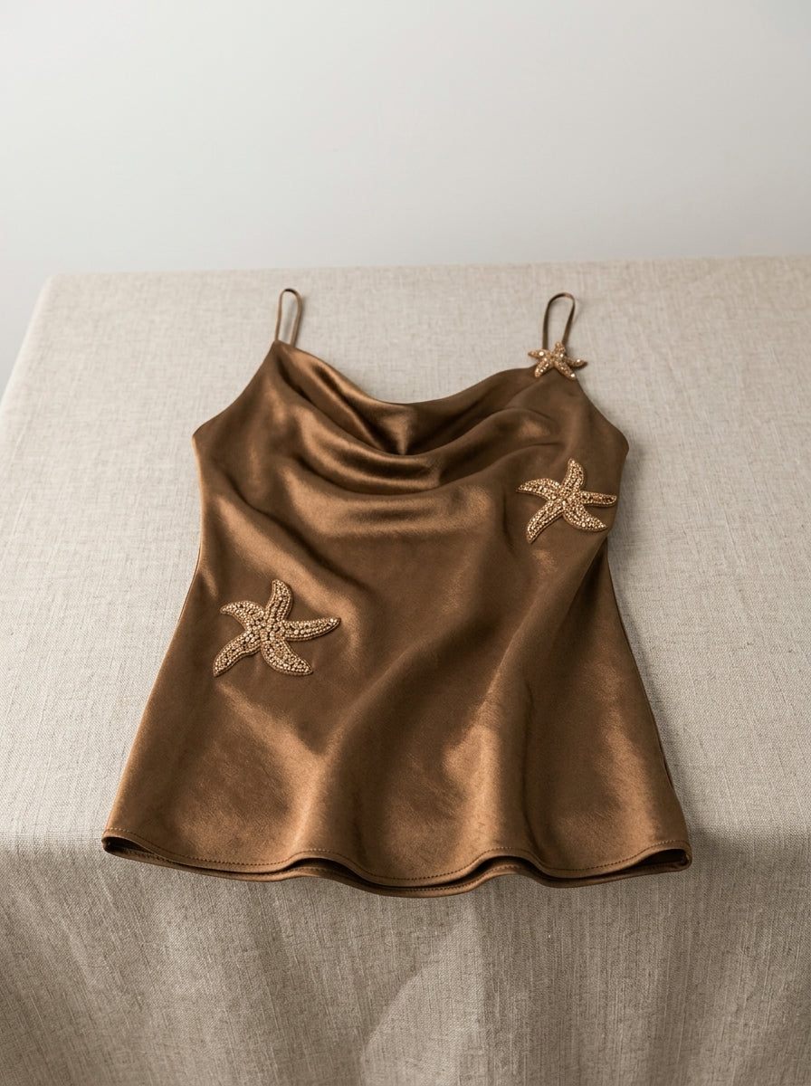 Kolsuz Fırfırlı Mini Elbise Kare Yaka Denizyıldızı Desenli Kahverengi