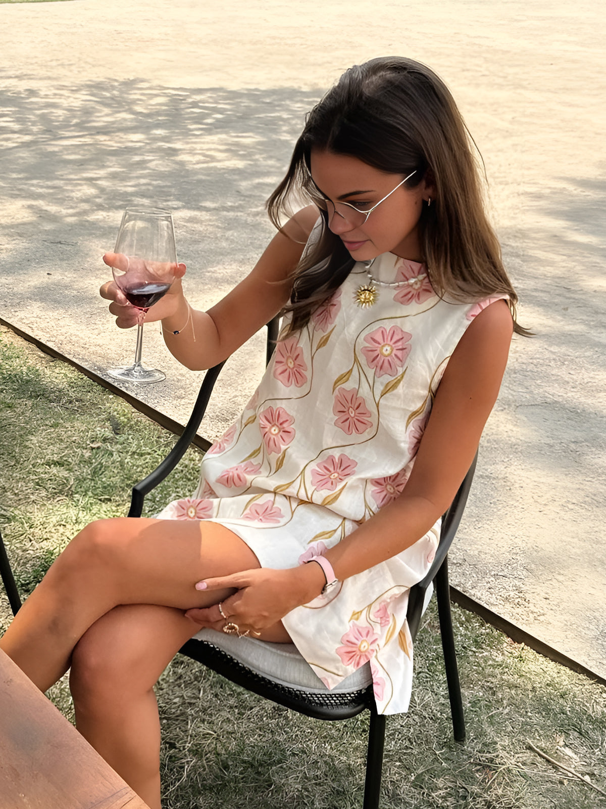 Romantik Çiçekli Kolsuz Kısa Elbise Beyaz