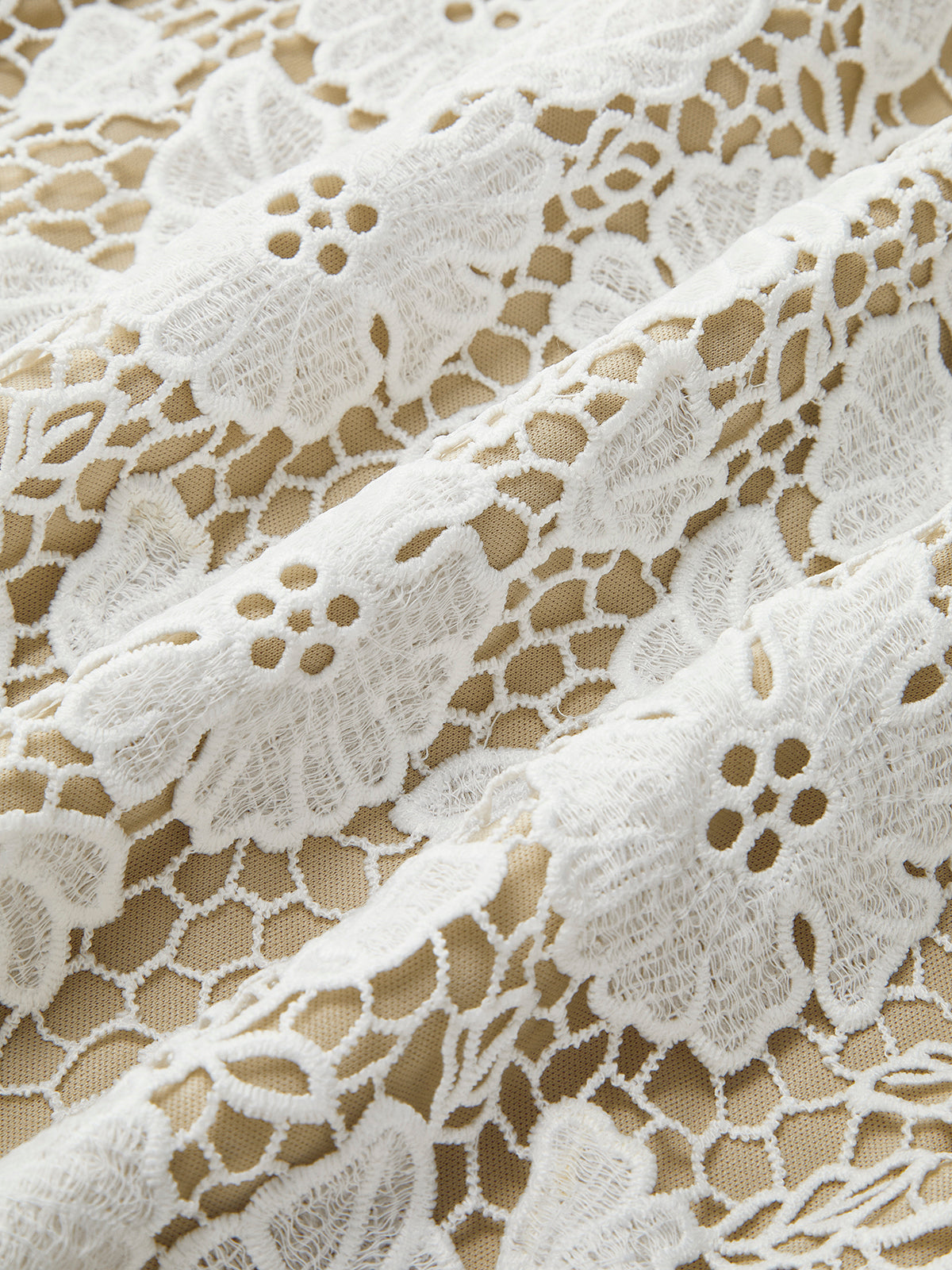 Yarı Şeffaf İki Katmanlı Dantel Abiye Elbise Beyaz Kolsuz