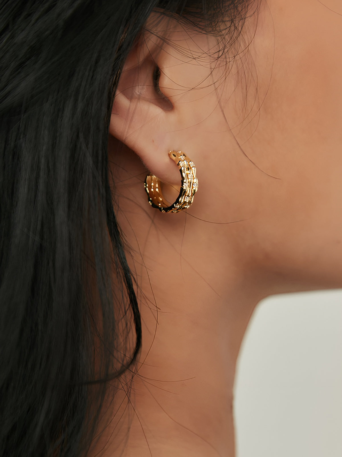 Şık Tünel Halka Küpe Altın Rhinestone Detaylı