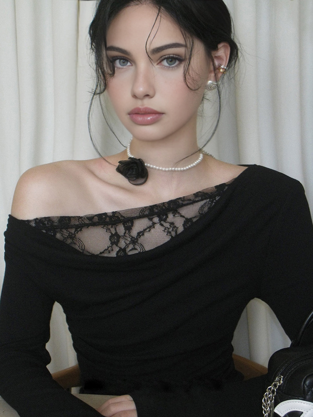 Asimetrik Yaka Dantel Panelli Uzun Kollu Bluz Siyah