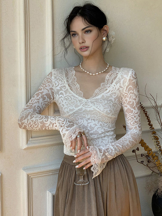 Volanlı Manşetli Dantel Tişört Beyaz V Yaka Uzun Kol