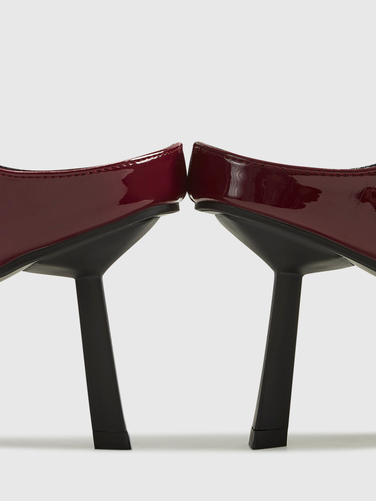 Uçlu Burun Askılı Yüksek Topuklu Ayakkabı Bordo 8cm