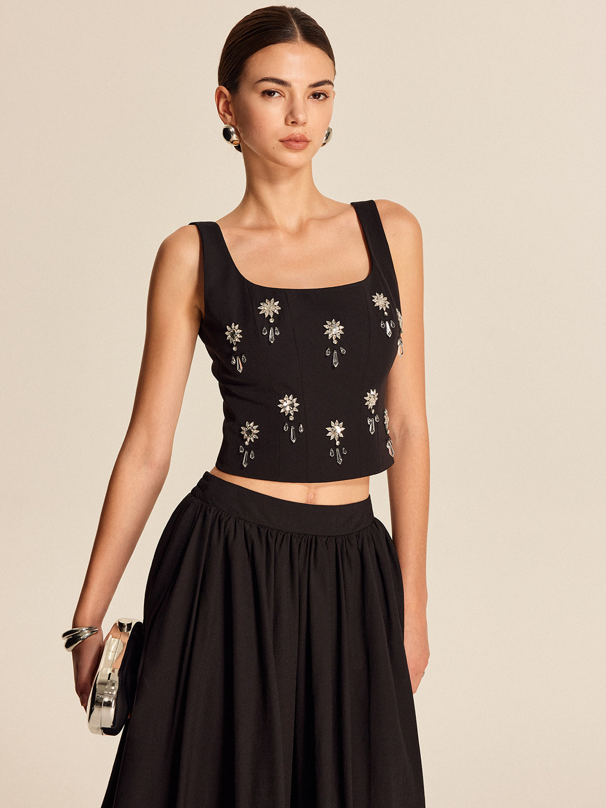 Kristal Taşlı Çiçekli Kare Yaka Kolsuz Bluz Siyah