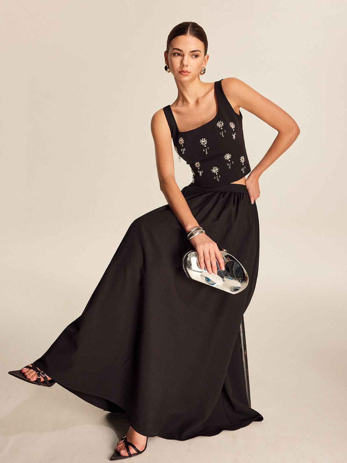 Kristal Taşlı Çiçekli Kare Yaka Kolsuz Bluz Siyah