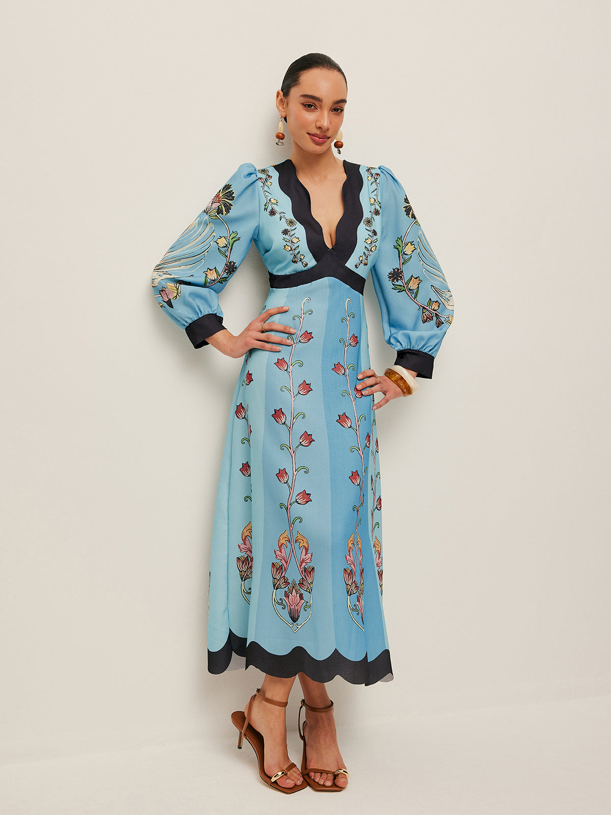 Açık Sırtlı Çiçekli Uzun Kollu Elbise Mavi V Yaka