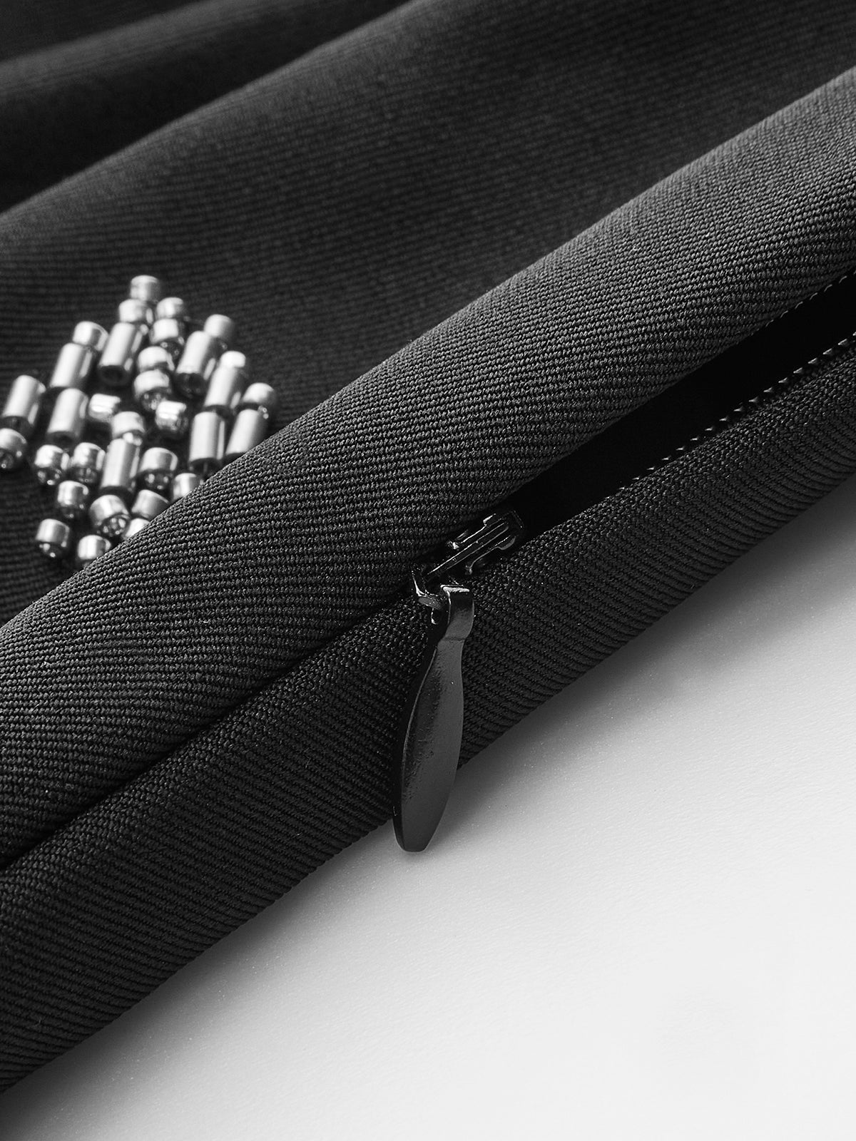 Tek Omuzlu Puantiyeli Bluz Siyah Asimetrik Kesim