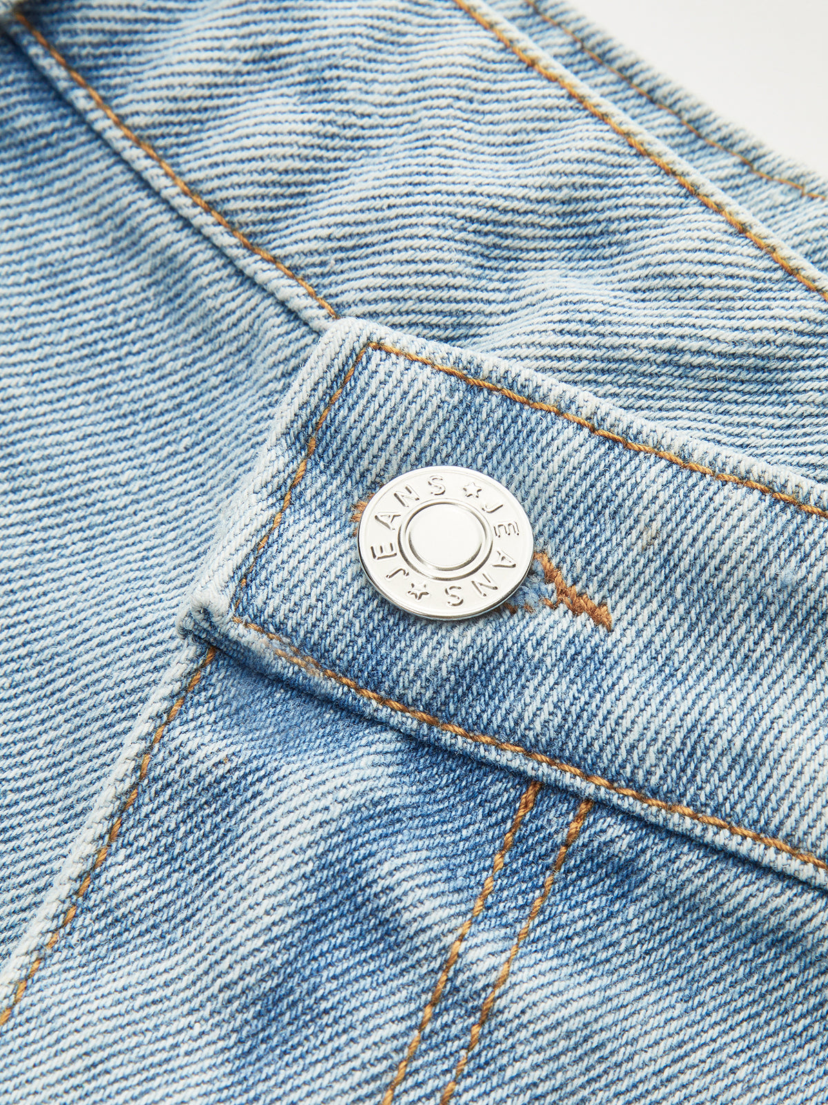 Asimetrik Bel Yıpranmış Jean Şort Açık Mavi