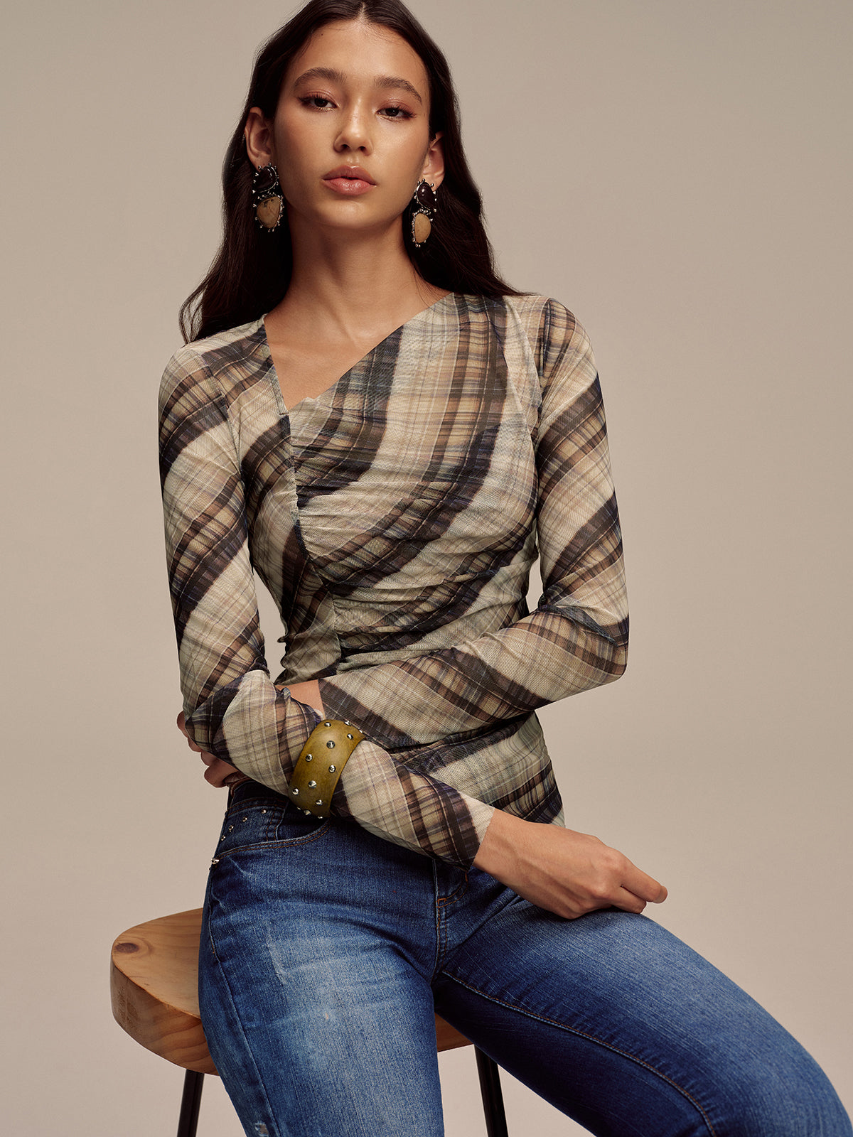 Yarı Şeffaf Ağ Mesh Asimetrik Büzgülü Bluz Bej Kahverengi