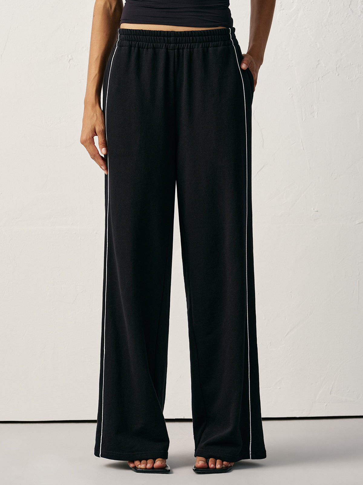 Pamuk Karışımlı Orta Bel Yan Şerit Eşofman Altı Siyah