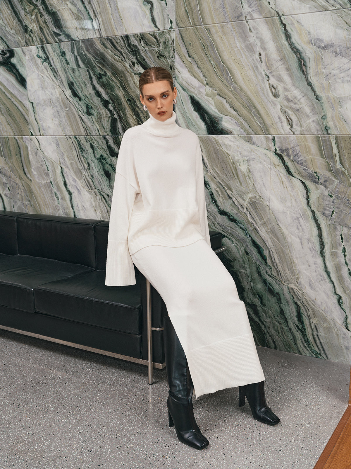 Oversize Boğazlı Triko Üst Maxi Etek Takımı Beyaz